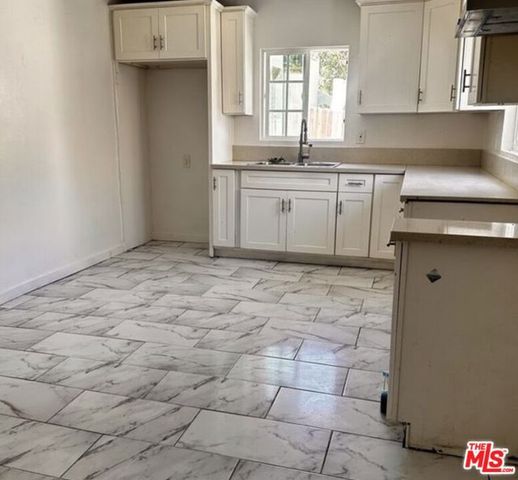 822 E 84th Place, Los Angeles, CA 90001