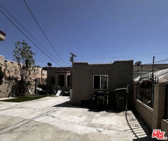 822 E 84th Place, Los Angeles, CA 90001