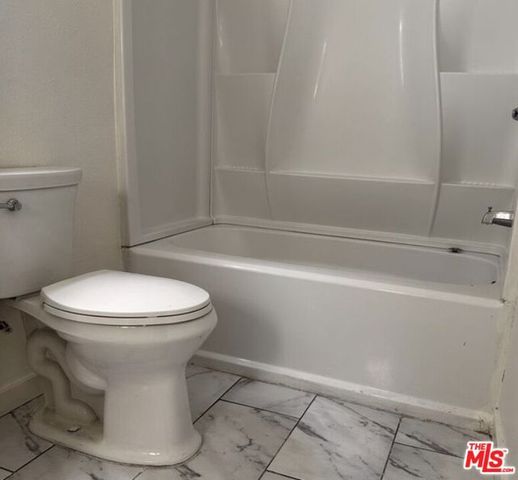822 E 84th Place, Los Angeles, CA 90001