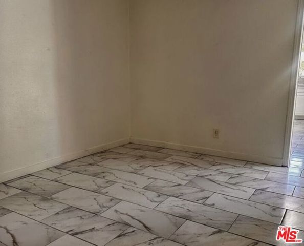 822 E 84th Place, Los Angeles, CA 90001