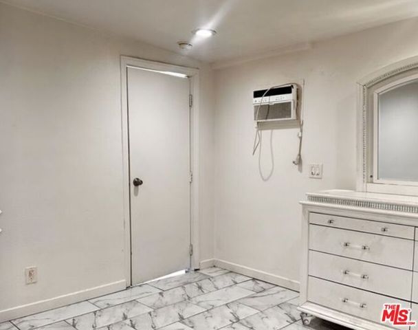 822 E 84th Place, Los Angeles, CA 90001