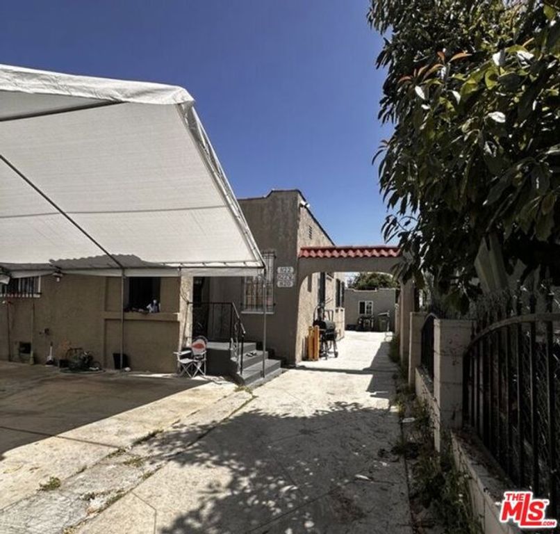 822 E 84th Place, Los Angeles, CA 90001