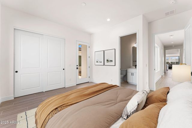 1933 E Long Rifle Road, Phoenix, AZ 85086