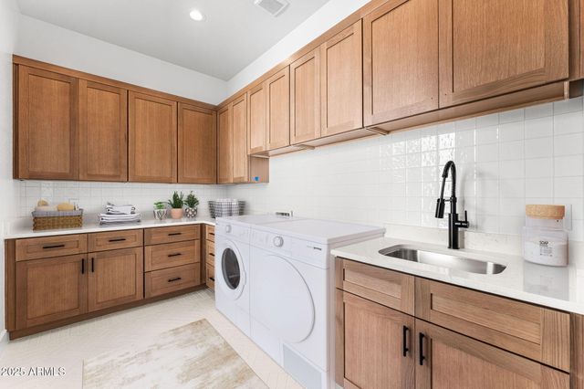 1933 E Long Rifle Road, Phoenix, AZ 85086