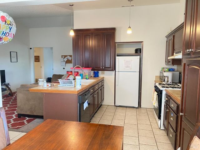 565 E Wigeon Way, Suisun City, CA 94585