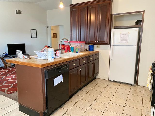 565 E Wigeon Way, Suisun City, CA 94585