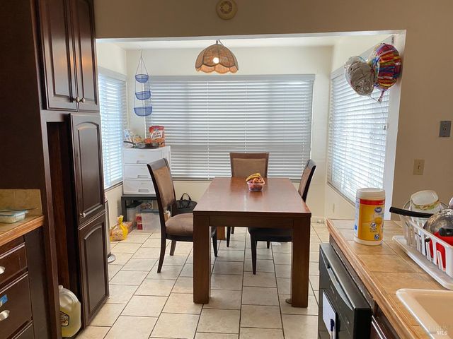 565 E Wigeon Way, Suisun City, CA 94585