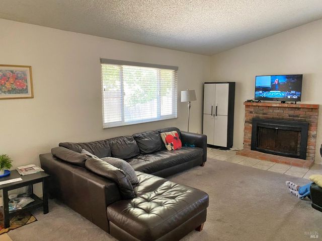 565 E Wigeon Way, Suisun City, CA 94585