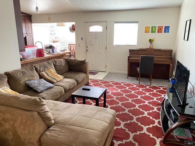 565 E Wigeon Way, Suisun City, CA 94585