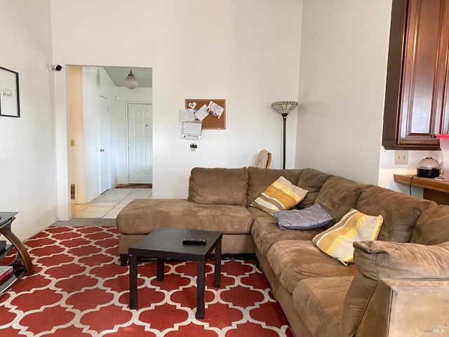 565 E Wigeon Way, Suisun City, CA 94585