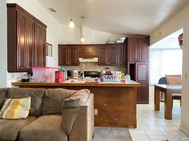 565 E Wigeon Way, Suisun City, CA 94585