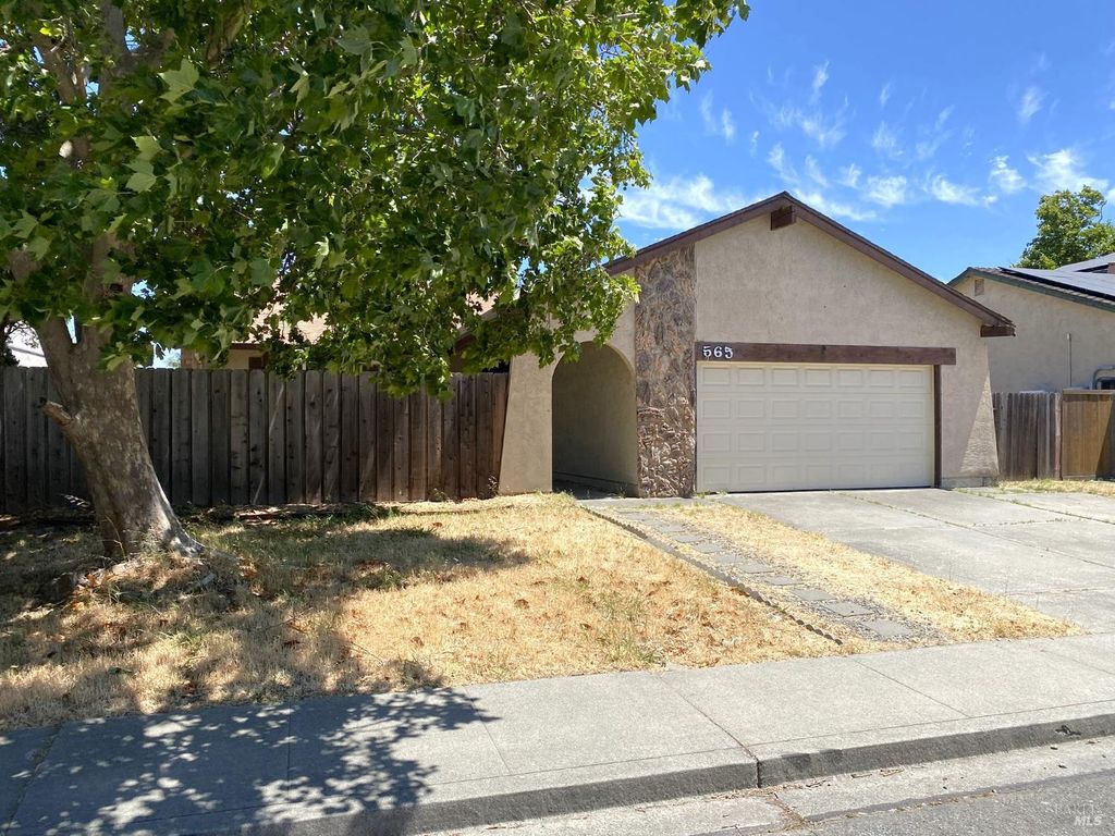 565 E Wigeon Way, Suisun City, CA 94585