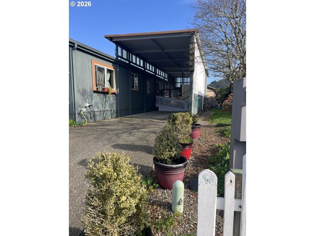 100 RIVER BEND Rd 118, Reedsport, OR 97467