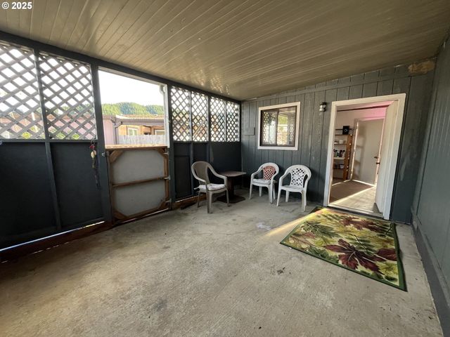 100 RIVER BEND Rd 118, Reedsport, OR 97467