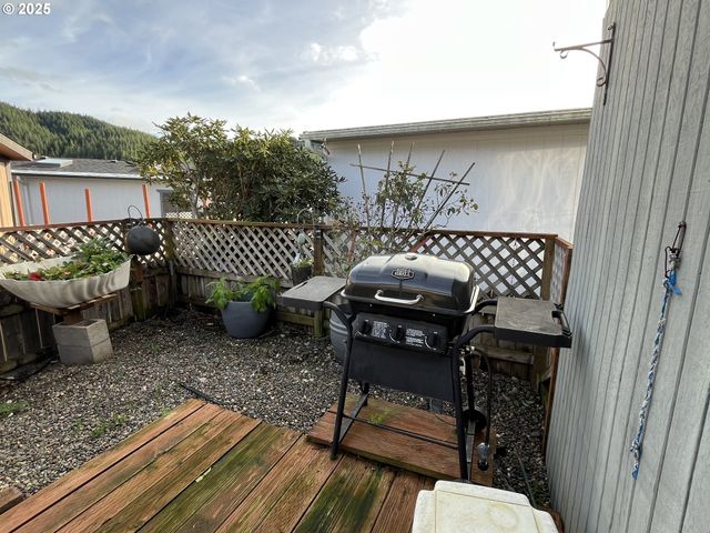 100 RIVER BEND Rd 118, Reedsport, OR 97467