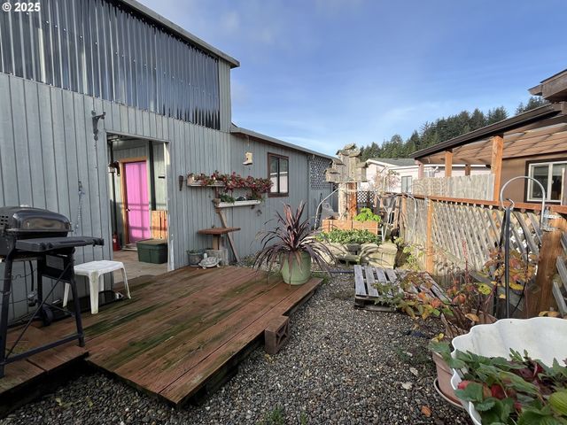 100 RIVER BEND Rd 118, Reedsport, OR 97467