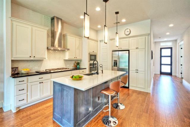 2413 Berkleys Brook DR 63, Austin, TX 78738