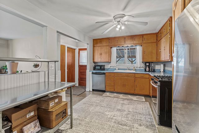 818 E 11TH Street, Lockport, IL 60441