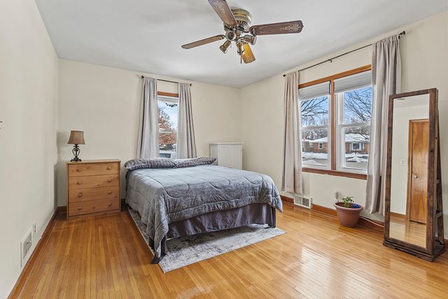 818 E 11TH Street, Lockport, IL 60441