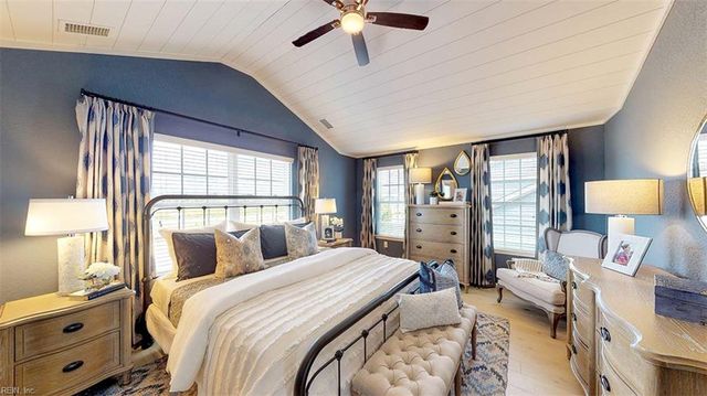 704 Crestfield DR, Chesapeake, VA 23320