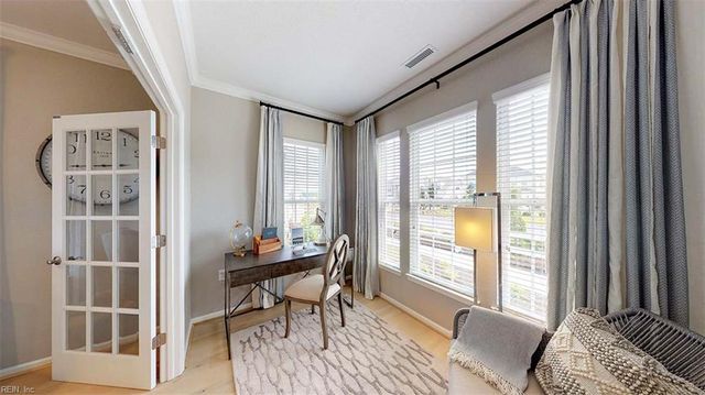 704 Crestfield DR, Chesapeake, VA 23320