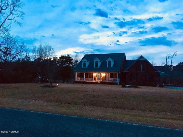 613 Hughes Road, Hampstead, NC 28443