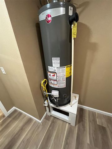 100 N 18th Avenue N, Texas City, TX 77590