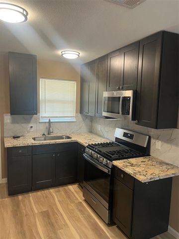 100 N 18th Avenue N, Texas City, TX 77590