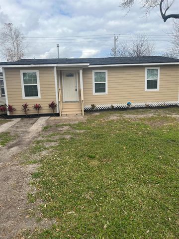 100 N 18th Avenue N, Texas City, TX 77590
