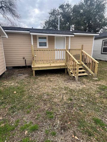 100 N 18th Avenue N, Texas City, TX 77590