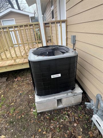 100 N 18th Avenue N, Texas City, TX 77590