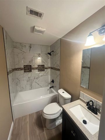 100 N 18th Avenue N, Texas City, TX 77590