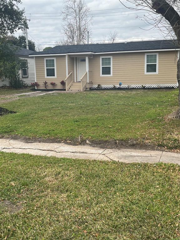 100 N 18th Avenue N, Texas City, TX 77590