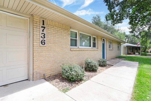 1736 Winne Drive, Manhattan, KS 66502