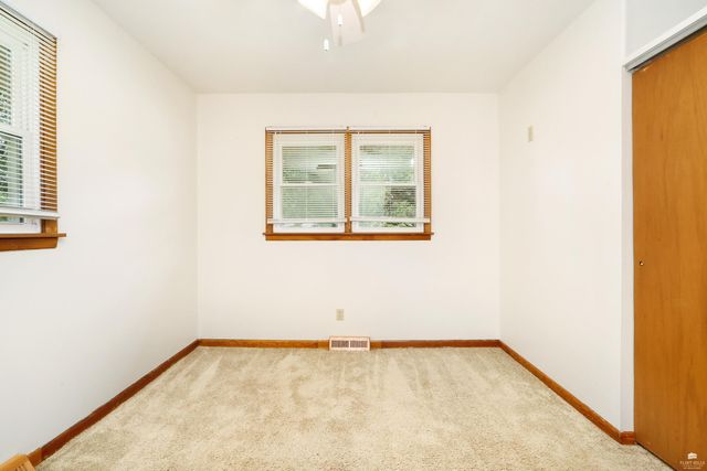1736 Winne Drive, Manhattan, KS 66502