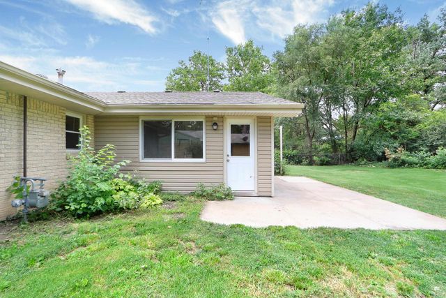1736 Winne Drive, Manhattan, KS 66502