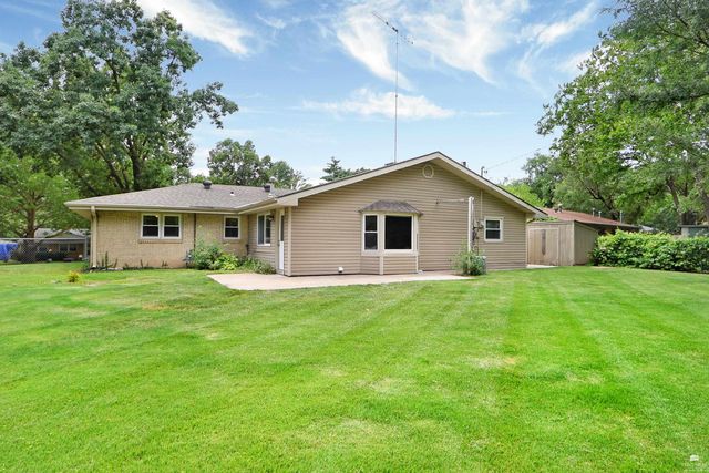 1736 Winne Drive, Manhattan, KS 66502
