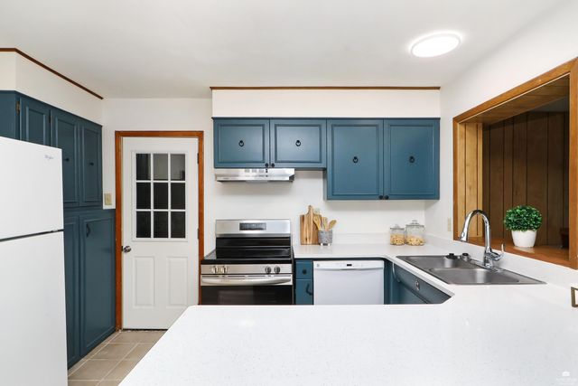 1736 Winne Drive, Manhattan, KS 66502
