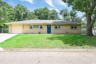 1736 Winne Drive, Manhattan, KS 66502