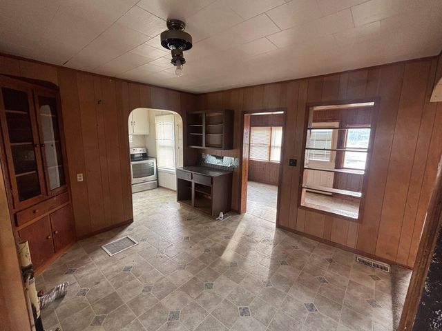 900 NE 2nd Avenue, Independence, IA 50644