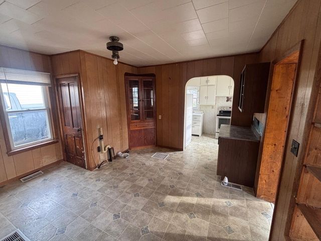 900 NE 2nd Avenue, Independence, IA 50644