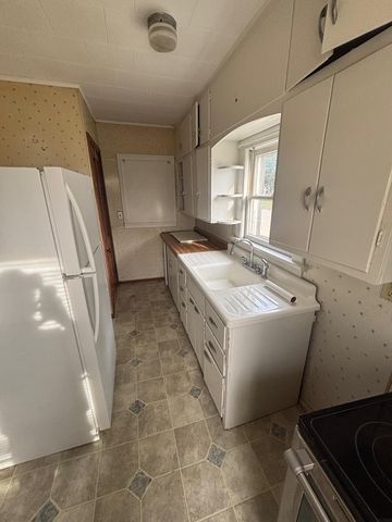 900 NE 2nd Avenue, Independence, IA 50644