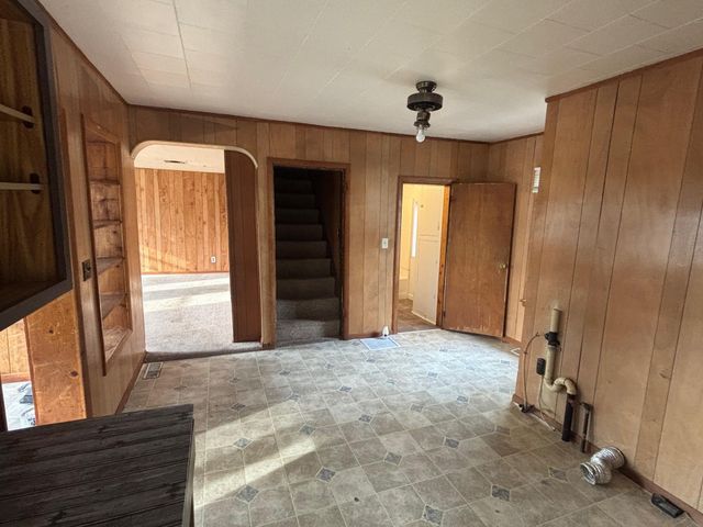 900 NE 2nd Avenue, Independence, IA 50644