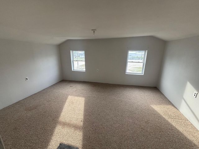 900 NE 2nd Avenue, Independence, IA 50644