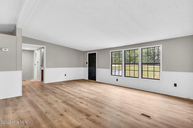 115 Grassy Meadow Drive, Richlands, NC 28574