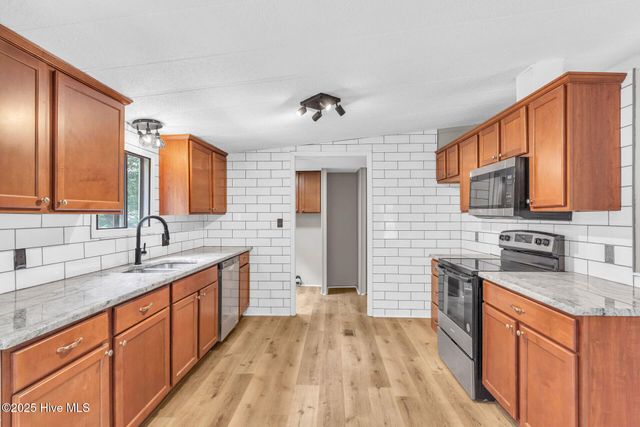 115 Grassy Meadow Drive, Richlands, NC 28574
