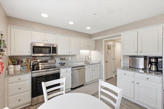 6 Jennifer Lane 6, Stoughton, MA 02072