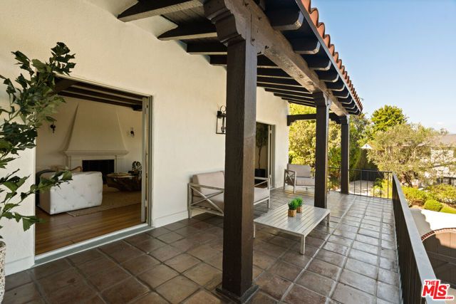 3706 Effingham Place, Los Angeles, CA 90027