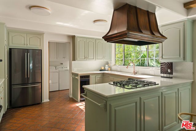 3706 Effingham Place, Los Angeles, CA 90027