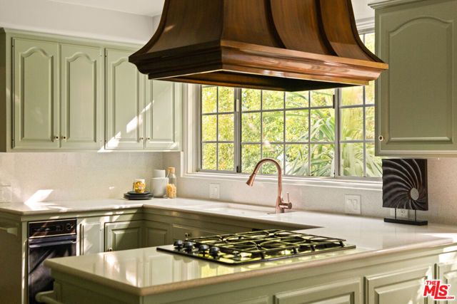 3706 Effingham Place, Los Angeles, CA 90027